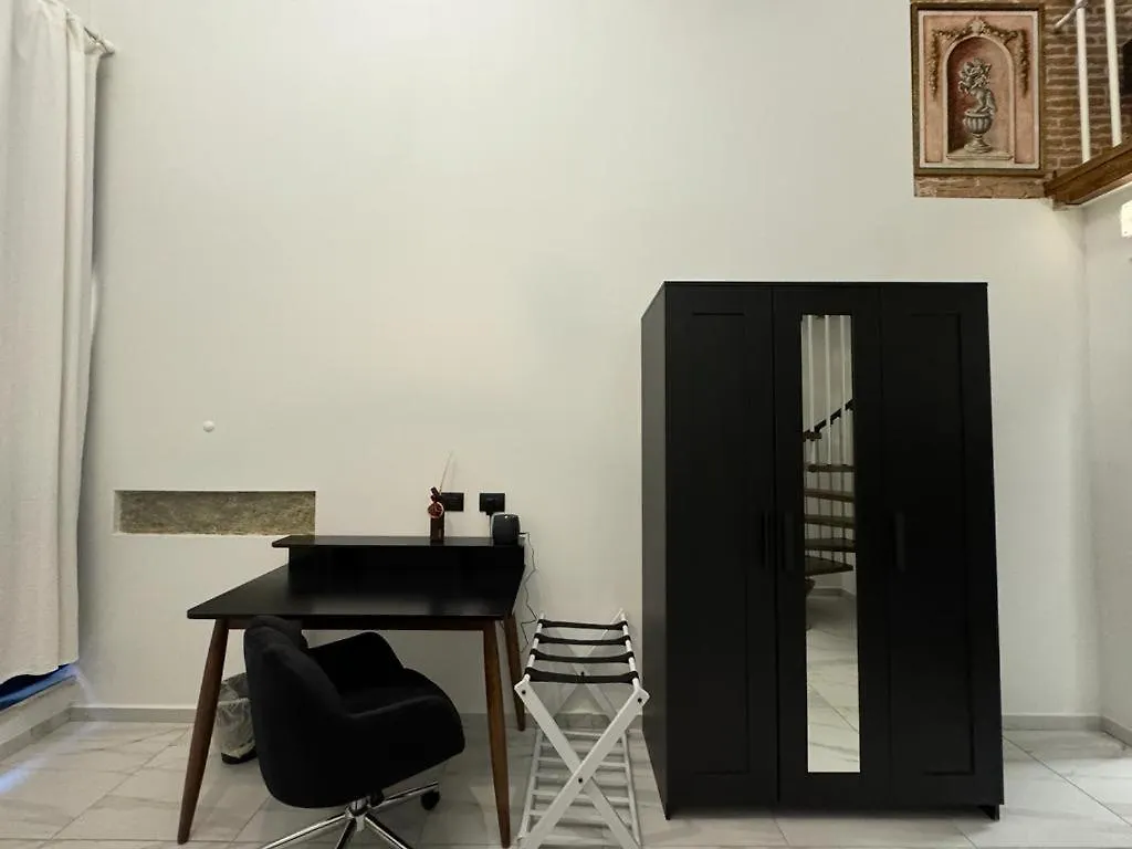 Venus Two-Floored Stylish Apartment In The City Center Florence Aparthotel