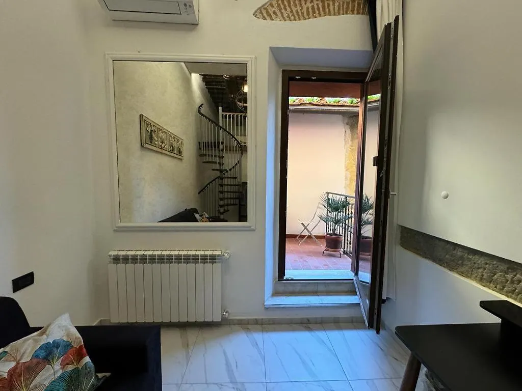 Venus Two-Floored Stylish Apartment In The City Center Florence Aparthotel